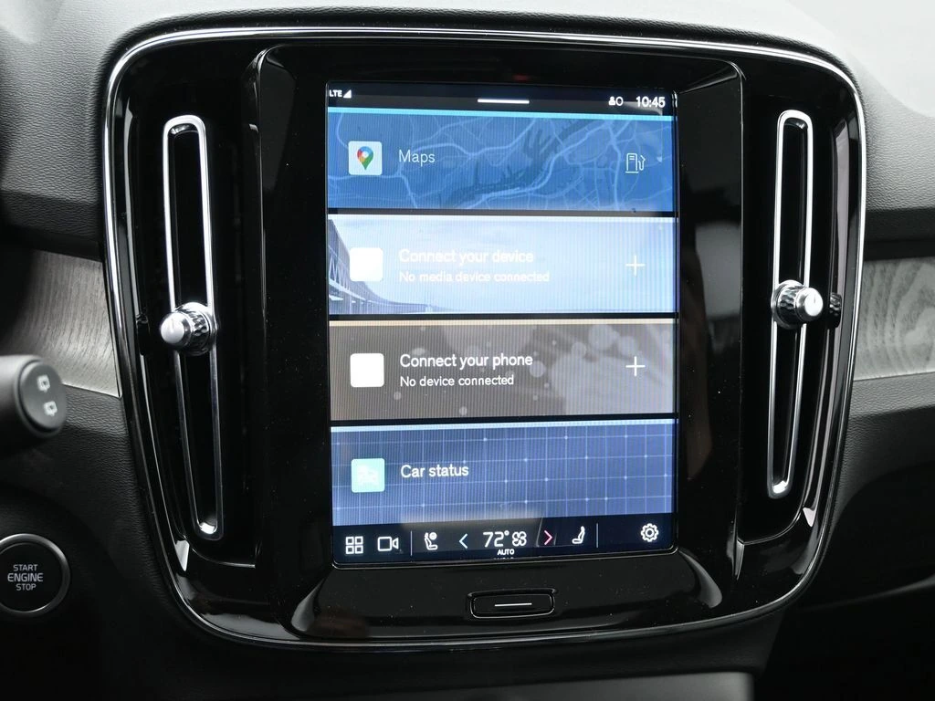 2025 Volvo - image 13