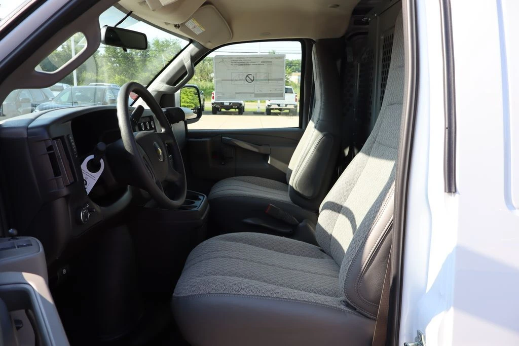 2025 Chevrolet Express Cargo Work Van - Photo 8