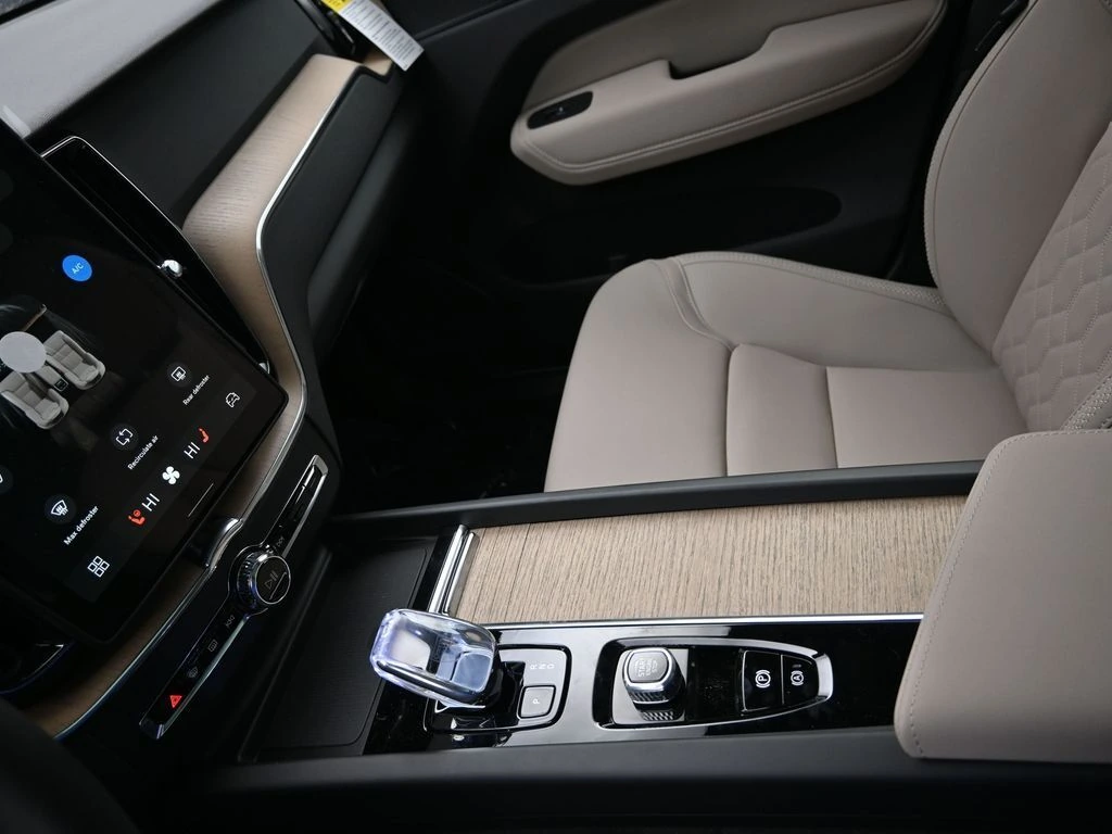 2026 Volvo - image 16