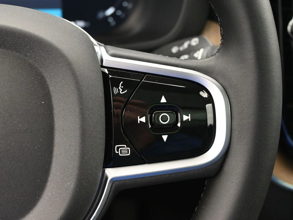 2026 Volvo - image 10