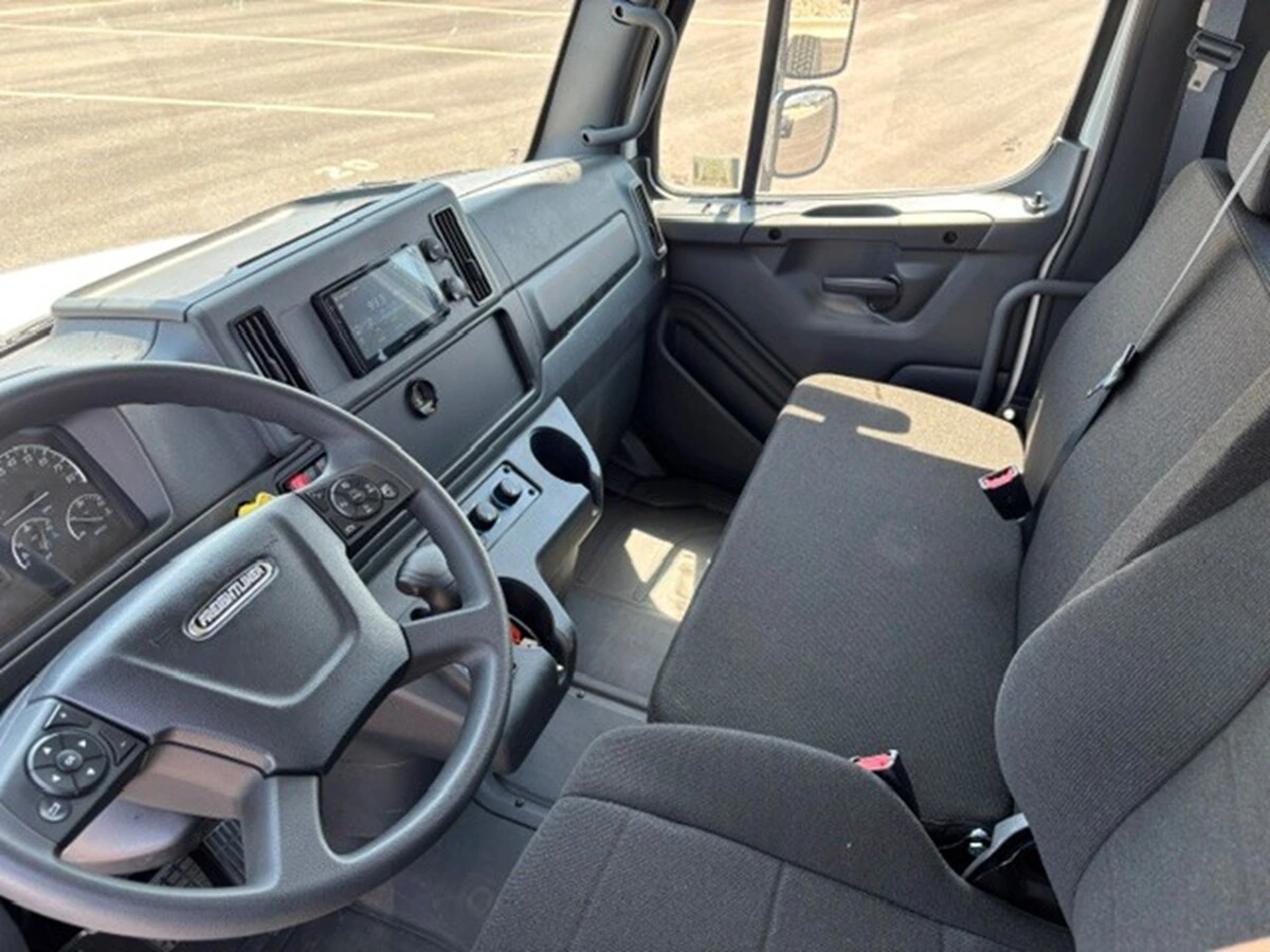2027 Freightliner M2 106 — photo 8