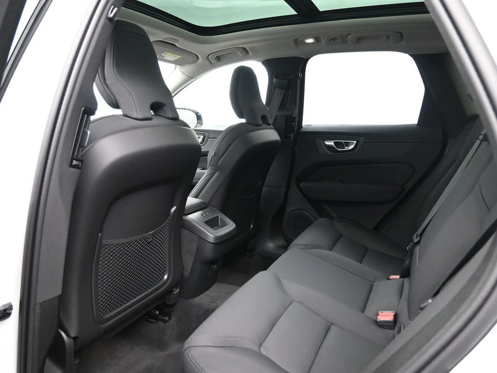 2026 Volvo - image 22