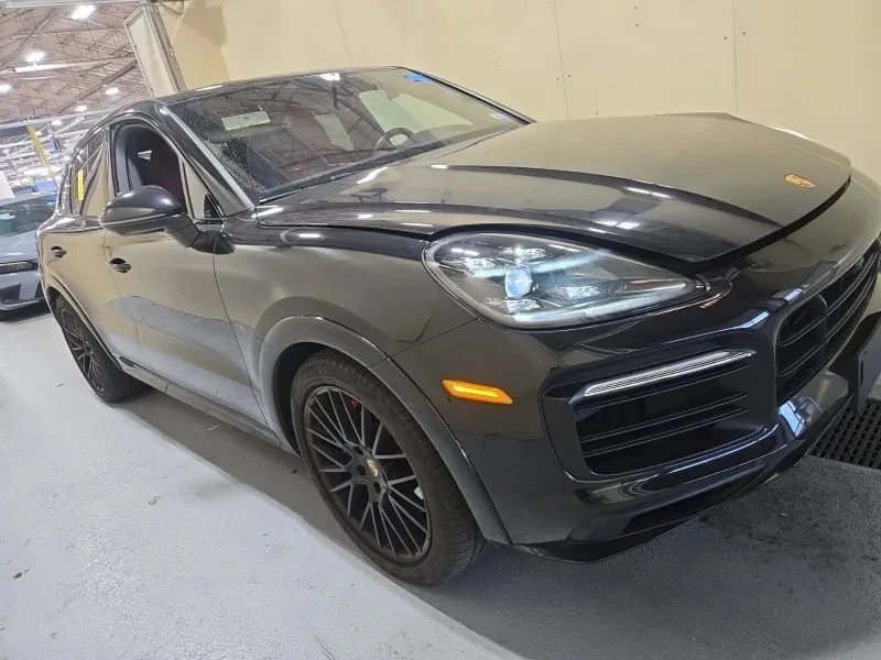 2022 Porsche Cayenne GTS's photo