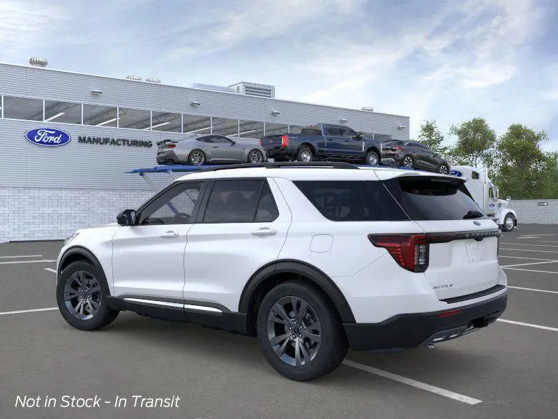 2025 Ford Explorer photo 2