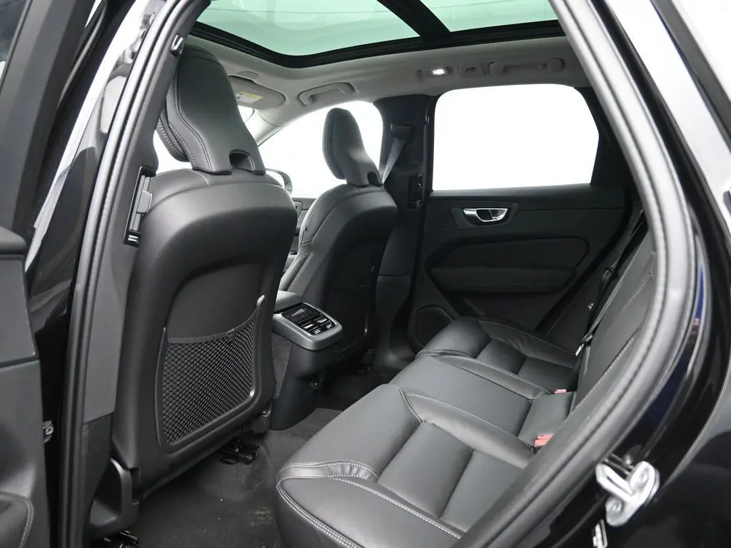 2026 Volvo - image 23