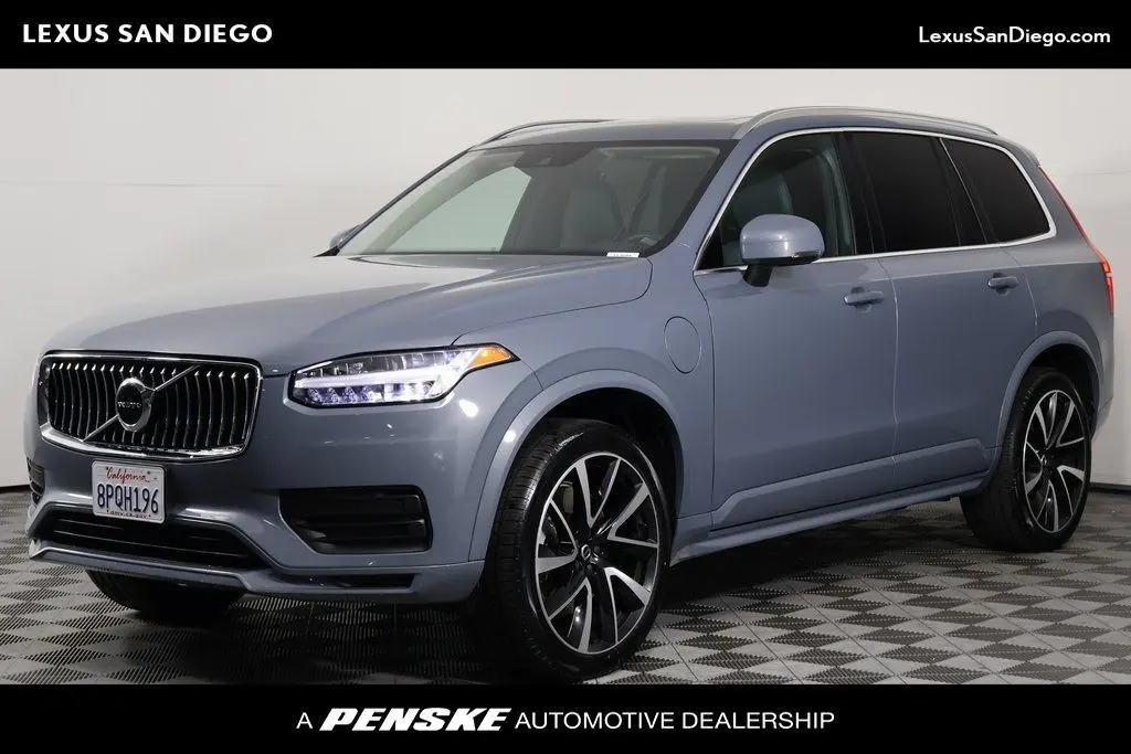 2020 Volvo XC90 Momentum's photo