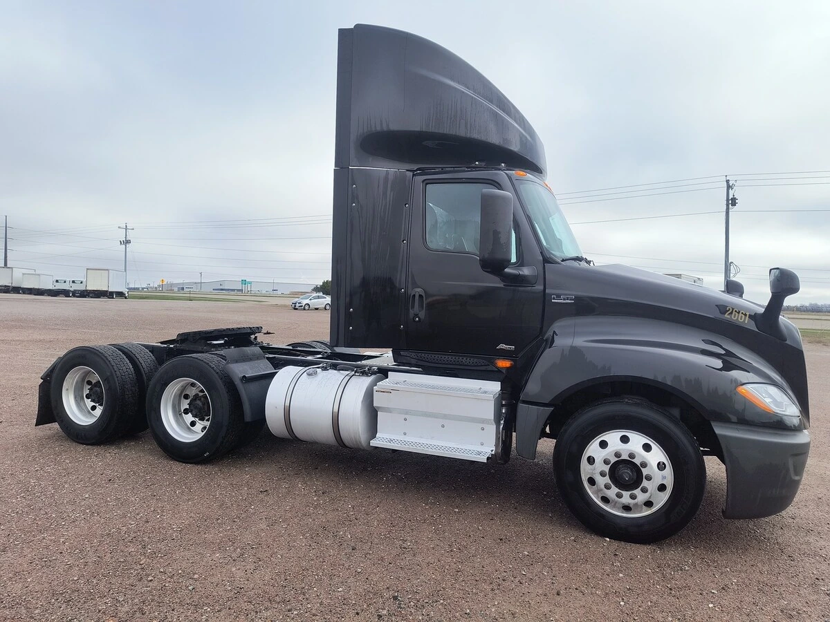 2022 International LT in Marshfield, WI — photo 3