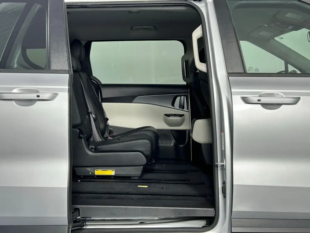 2022 Kia Carnival LXS photo 11