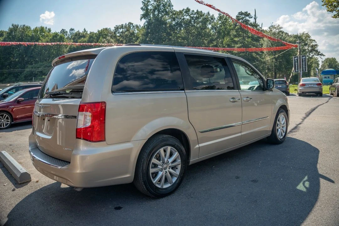 2015 Chrysler Town & Country Limited Platinum - Photo 13