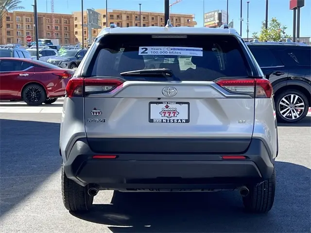 2019 Toyota RAV4 LE photo 5