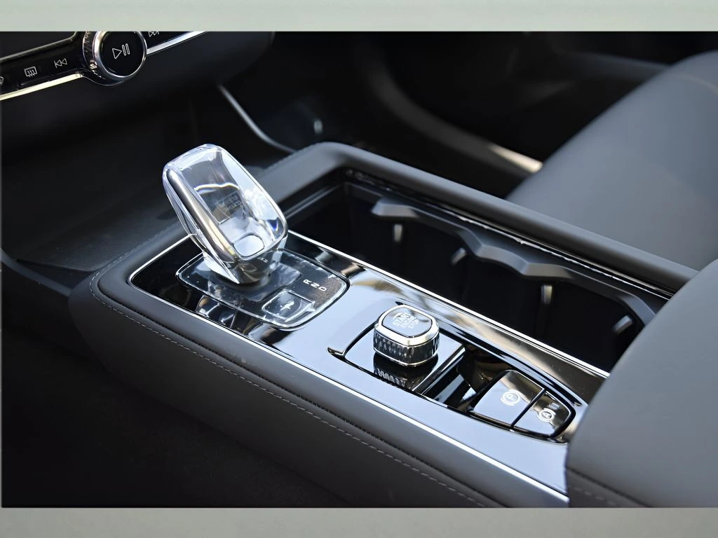 2026 Volvo - image 36