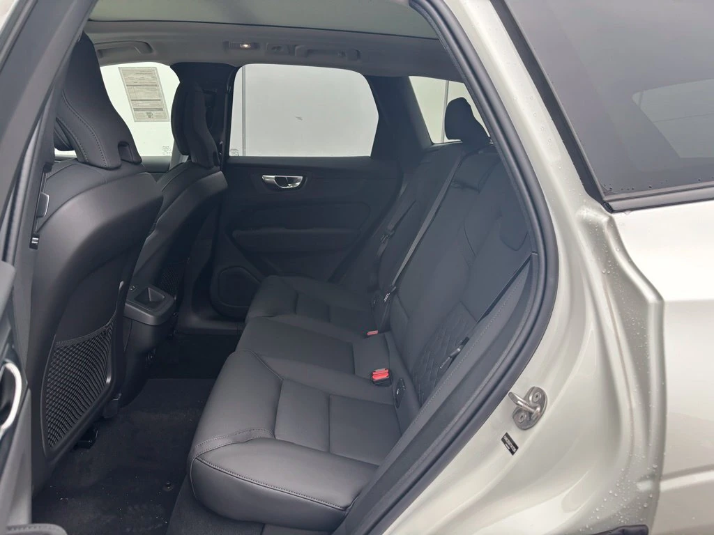 2026 Volvo XC60 Plus - Photo 16