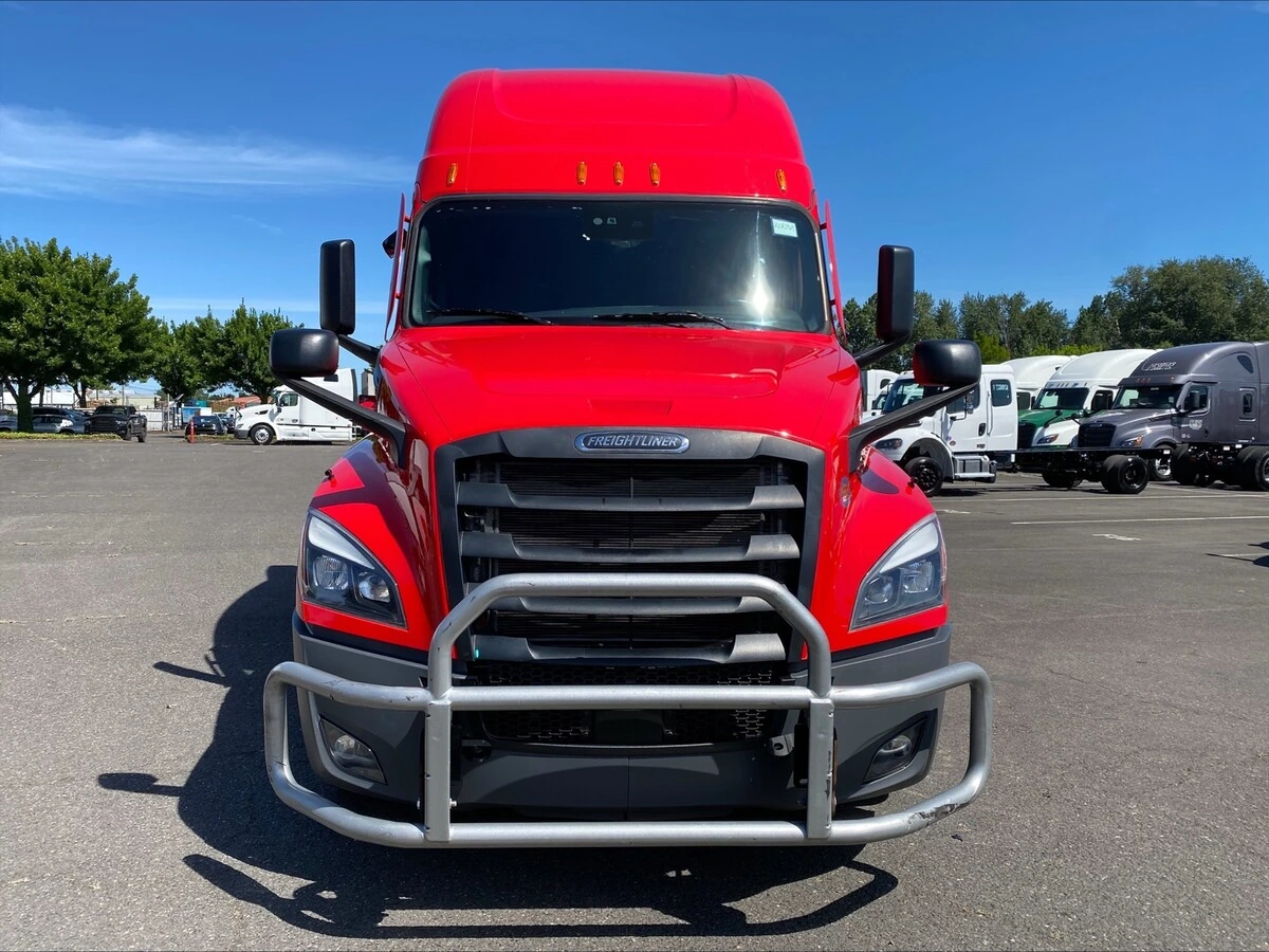 2026 Freightliner Cascadia — photo 8