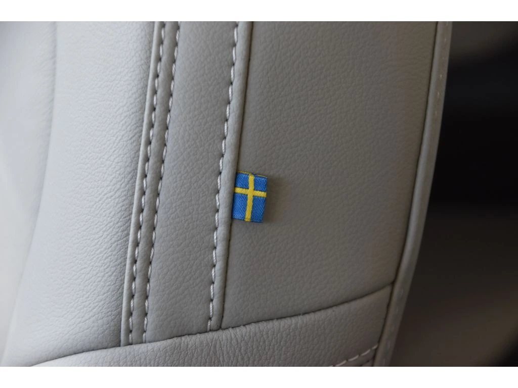 2026 Volvo - image 39