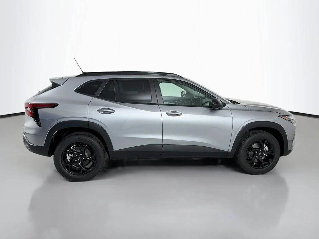 2026 Chevrolet Trax LT - Photo 8