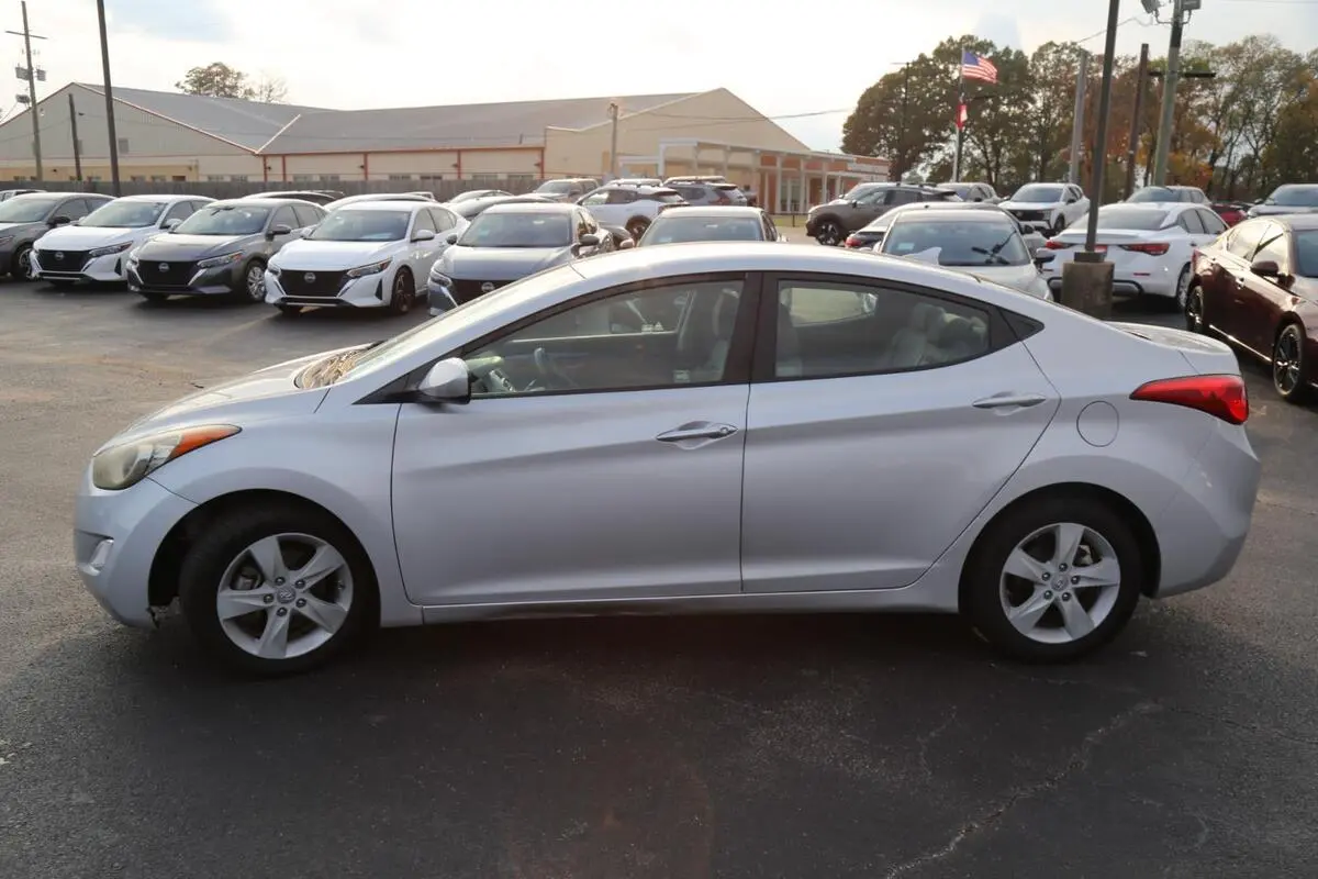 2013 Hyundai Elantra GLS photo 2