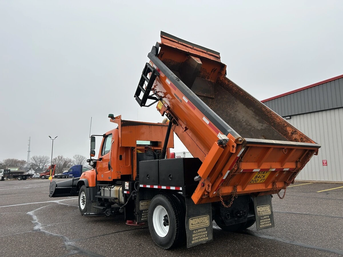 2015 Freightliner 114SD - image 7