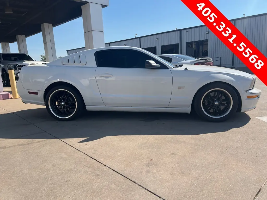 2007 Ford Mustang GT Deluxe photo 2