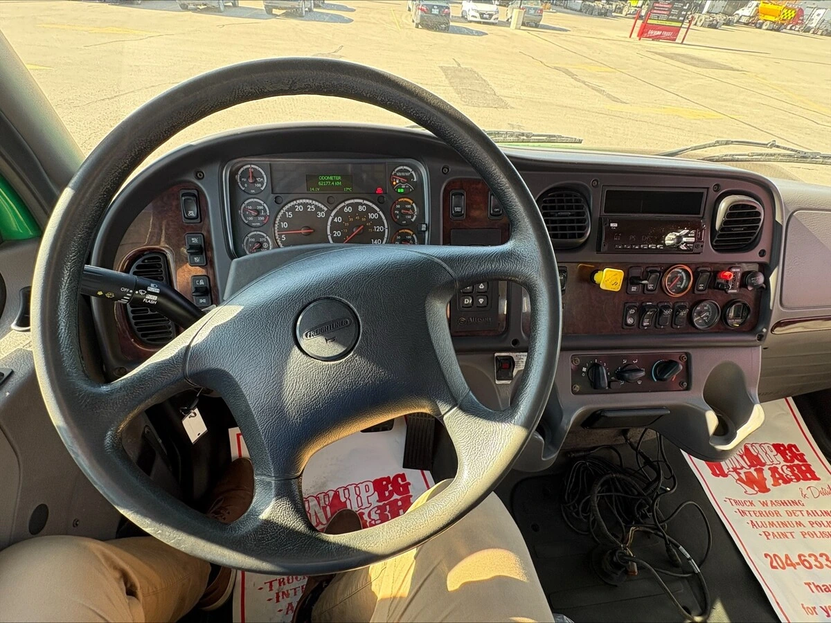 2019 Freightliner M2 106 — photo 8