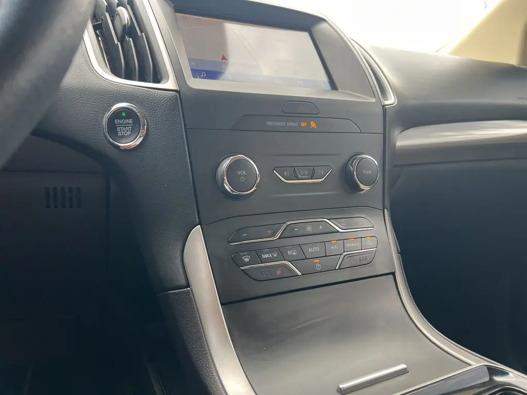 2020 Ford Edge SEL photo 15
