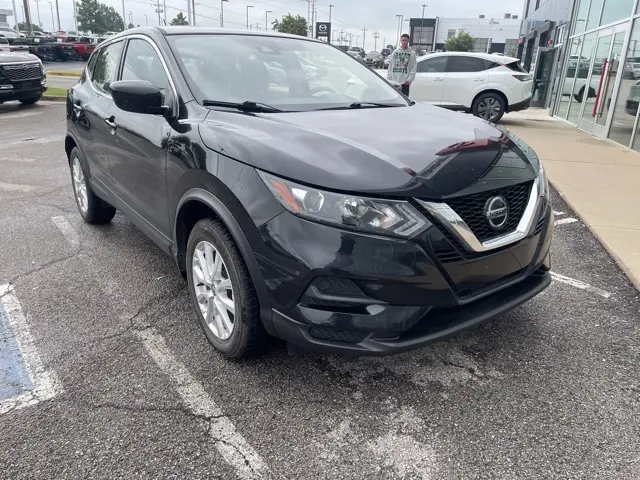 2022 Nissan Rogue Sport S photo 2