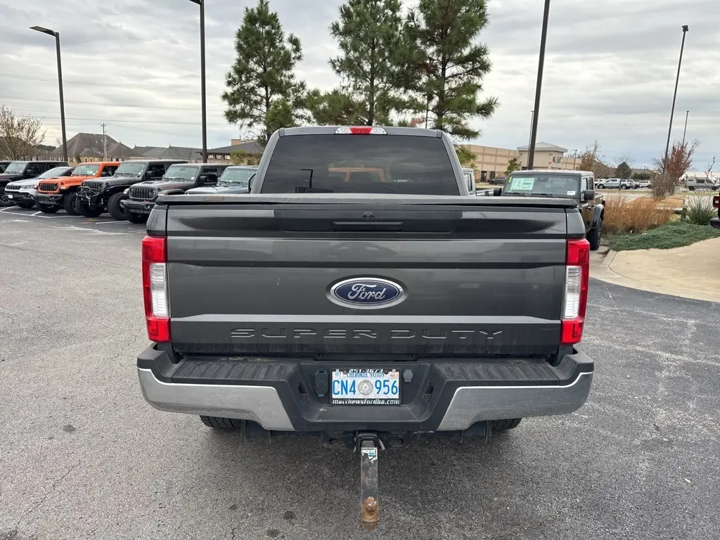 2017 Ford F-250 photo 2