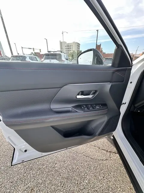 2026 Nissan Kicks SR photo 19