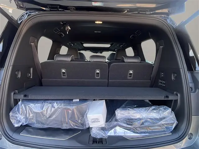2026 Infiniti QX80 photo 10