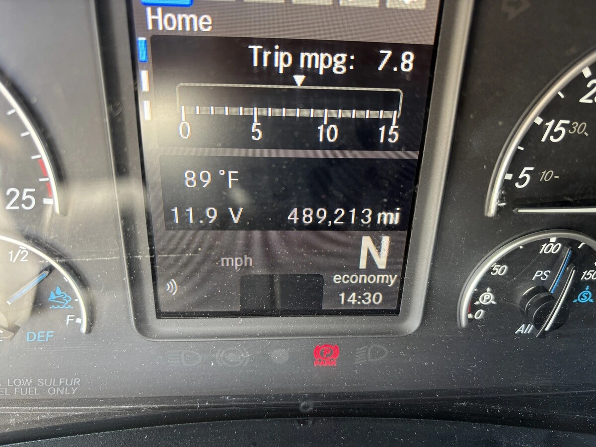 2024 Freightliner Cascadia - image 2