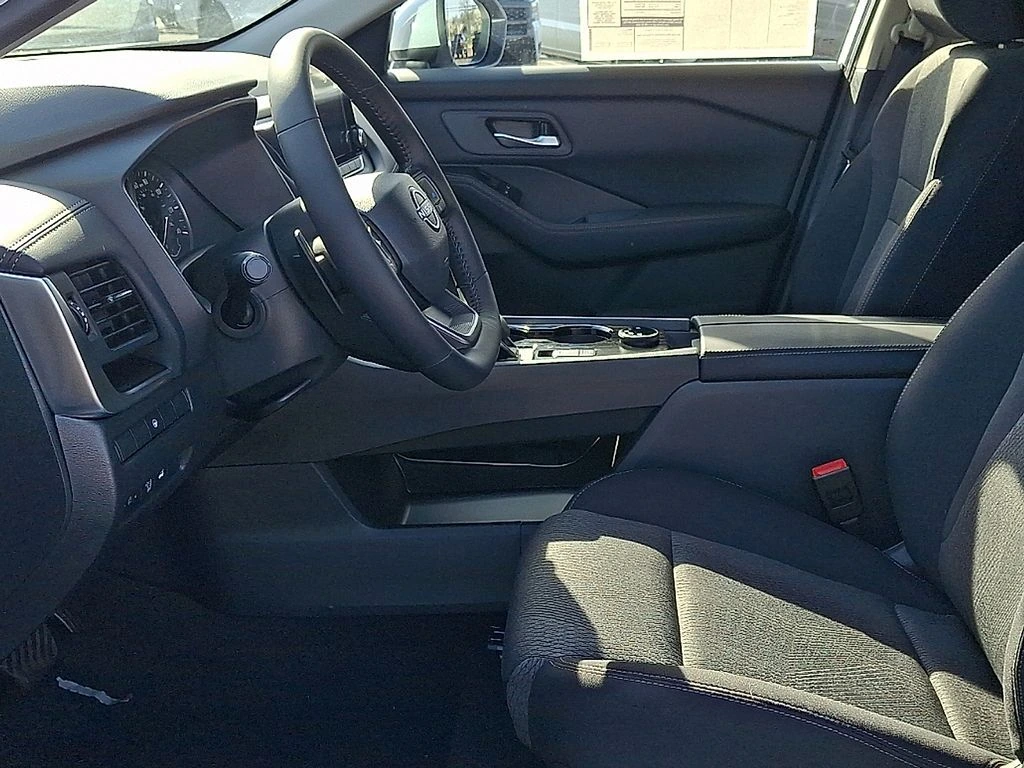 2026 Nissan Rogue SV - Photo 11