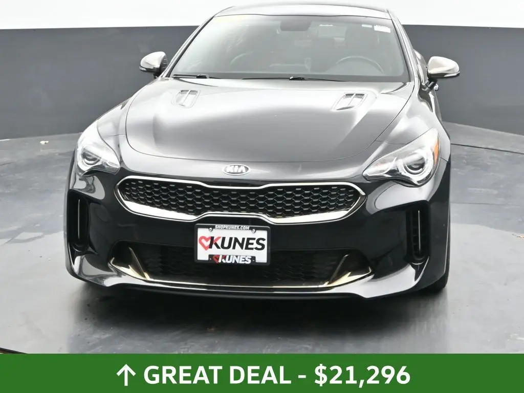 2020 Kia Stinger GT-Line photo 2