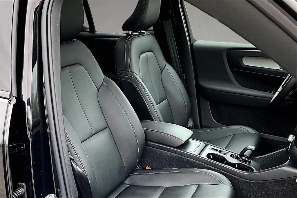 2026 Volvo - image 29