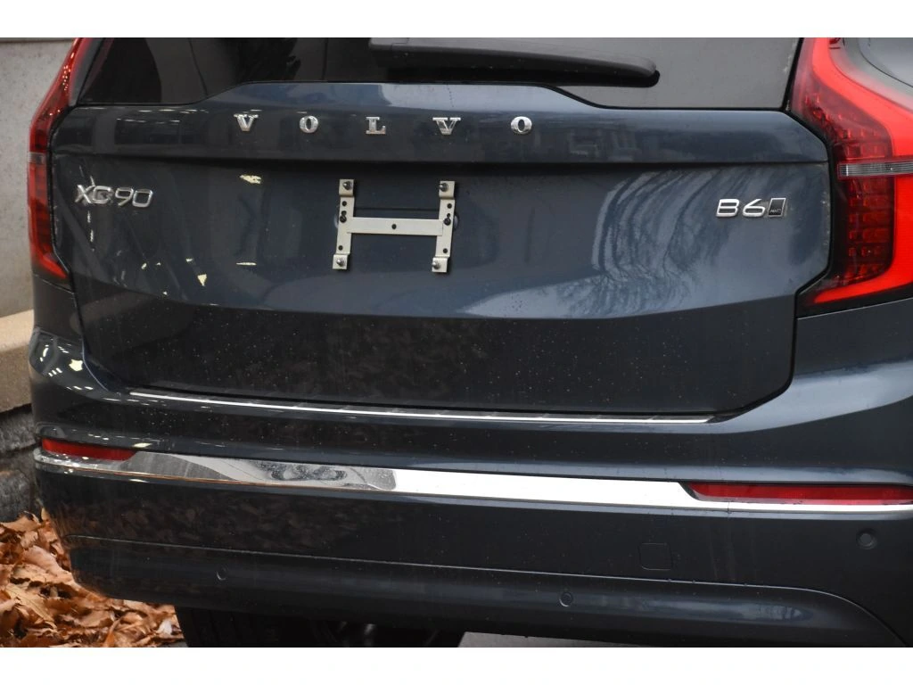 2026 Volvo - image 27