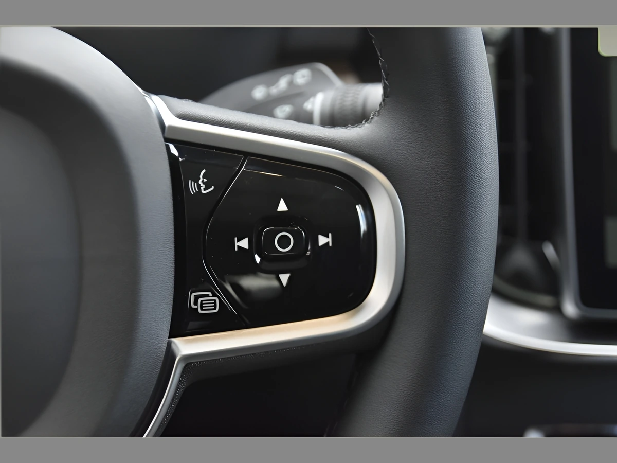 2026 Volvo XC90 Plus - Photo 32