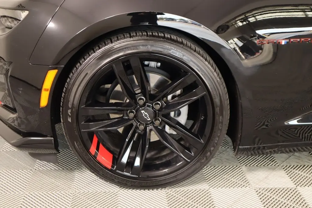 2024 Chevrolet Camaro 1LT photo 15