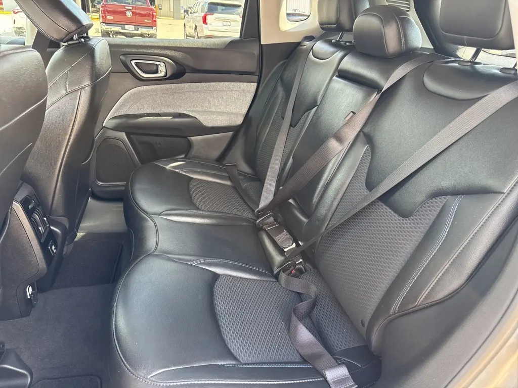 2022 Jeep Compass Latitude photo 23