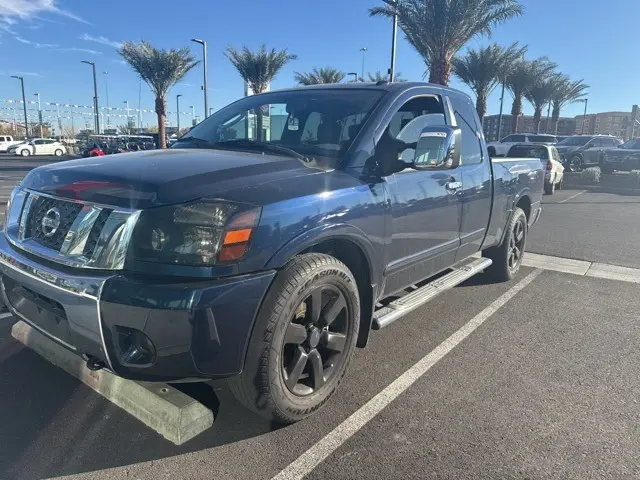 2008 Nissan Titan XE's photo