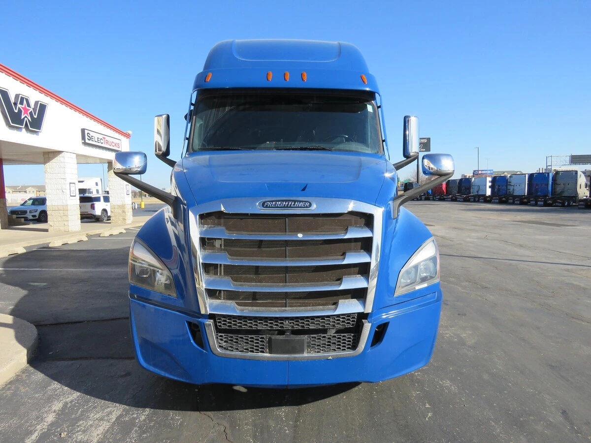 2022 Freightliner Cascadia - image 11