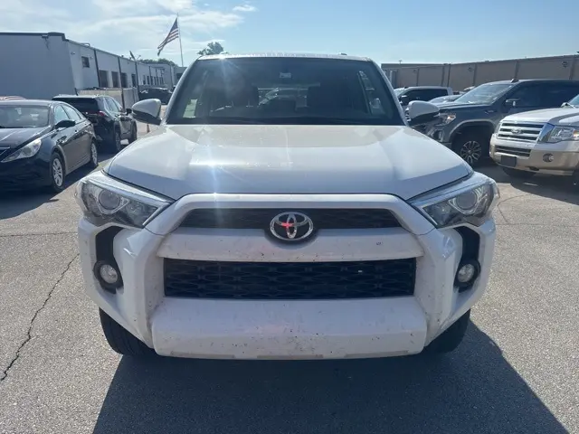 2017 Toyota 4Runner SR5 photo 2