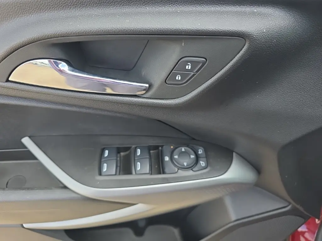 2024 Chevrolet Trax LS photo 9