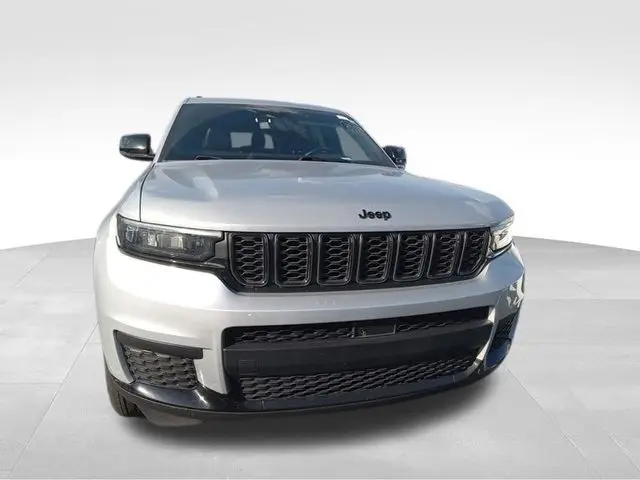 2024 Jeep Grand Cherokee Laredo Altitude photo 10