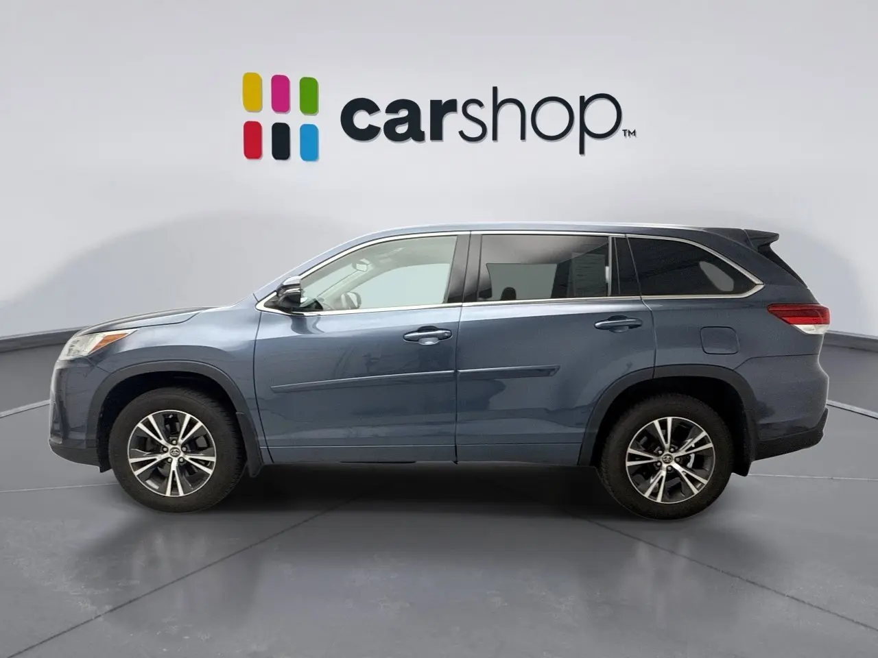 2017 Toyota Highlander LE Plus photo 2