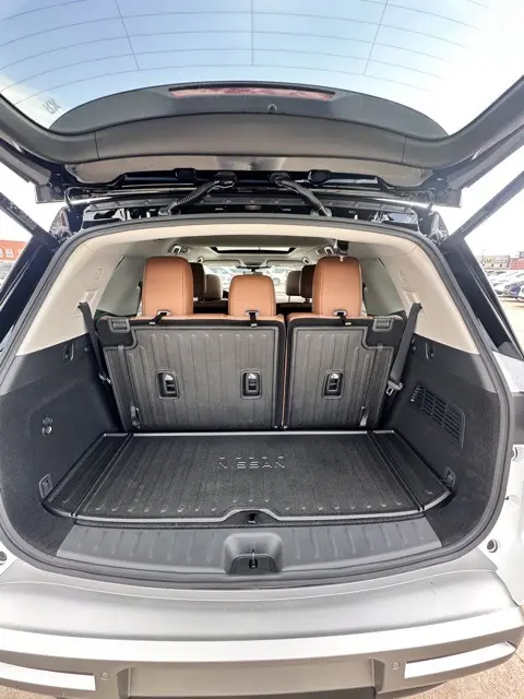 2025 Nissan Pathfinder Platinum photo 5