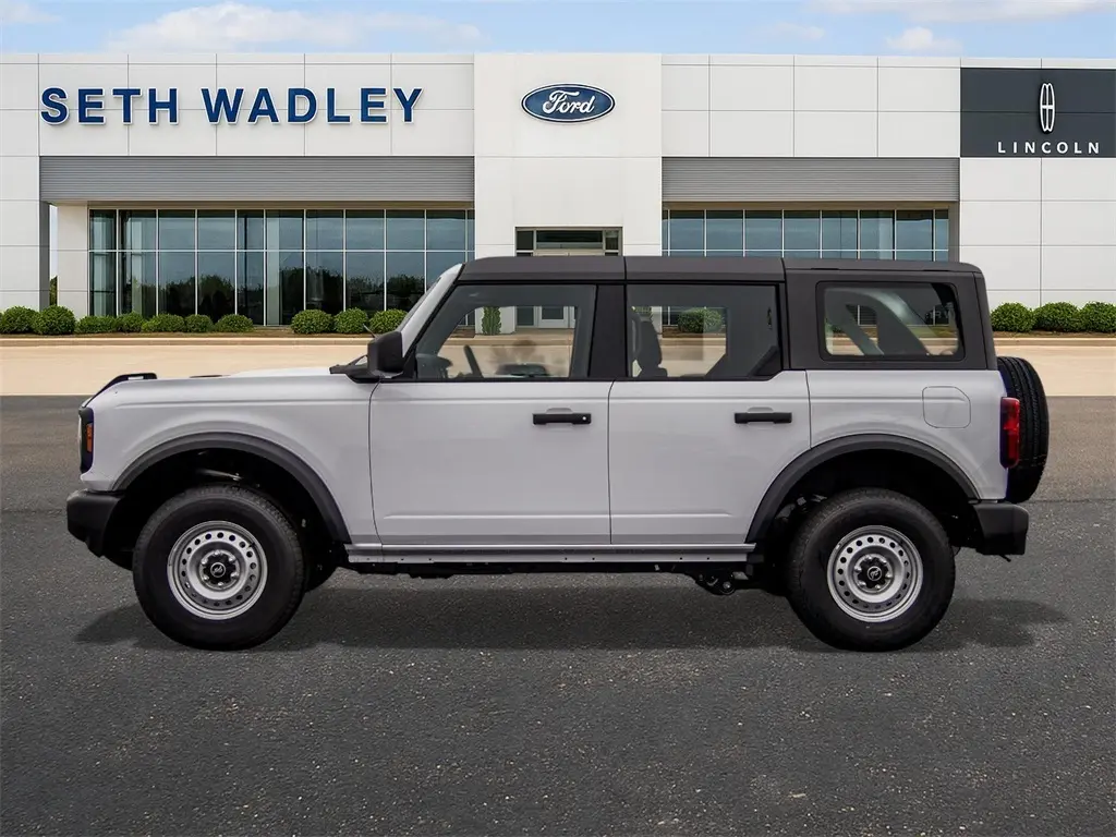 2025 Ford Bronco Base photo 3