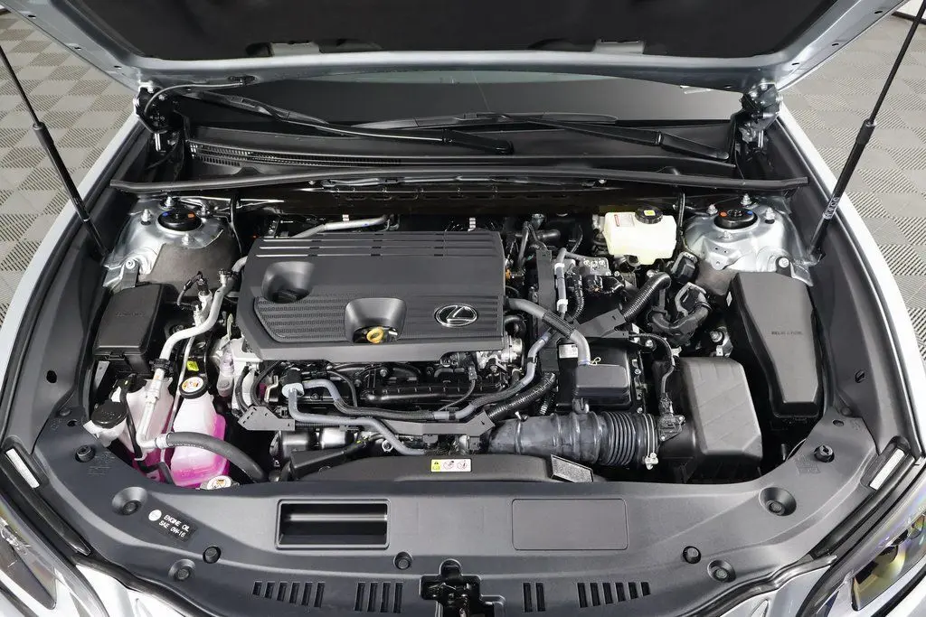 2025 Lexus ES 300h photo 8