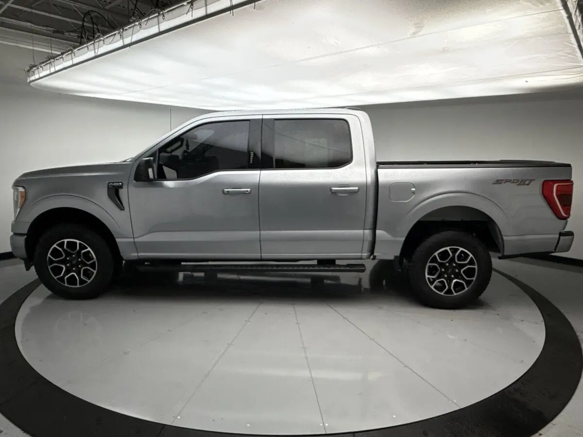 2023 Ford F-150 XLT photo 2