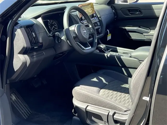 2025 Nissan Pathfinder S photo 9