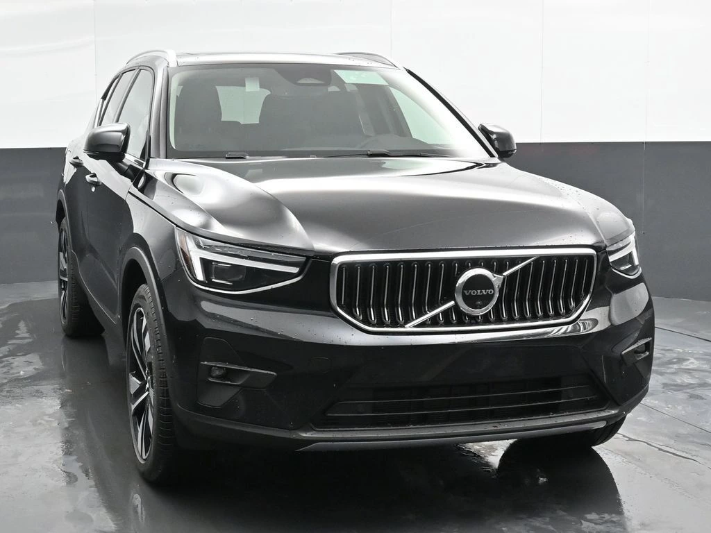 2025 Volvo - image 5