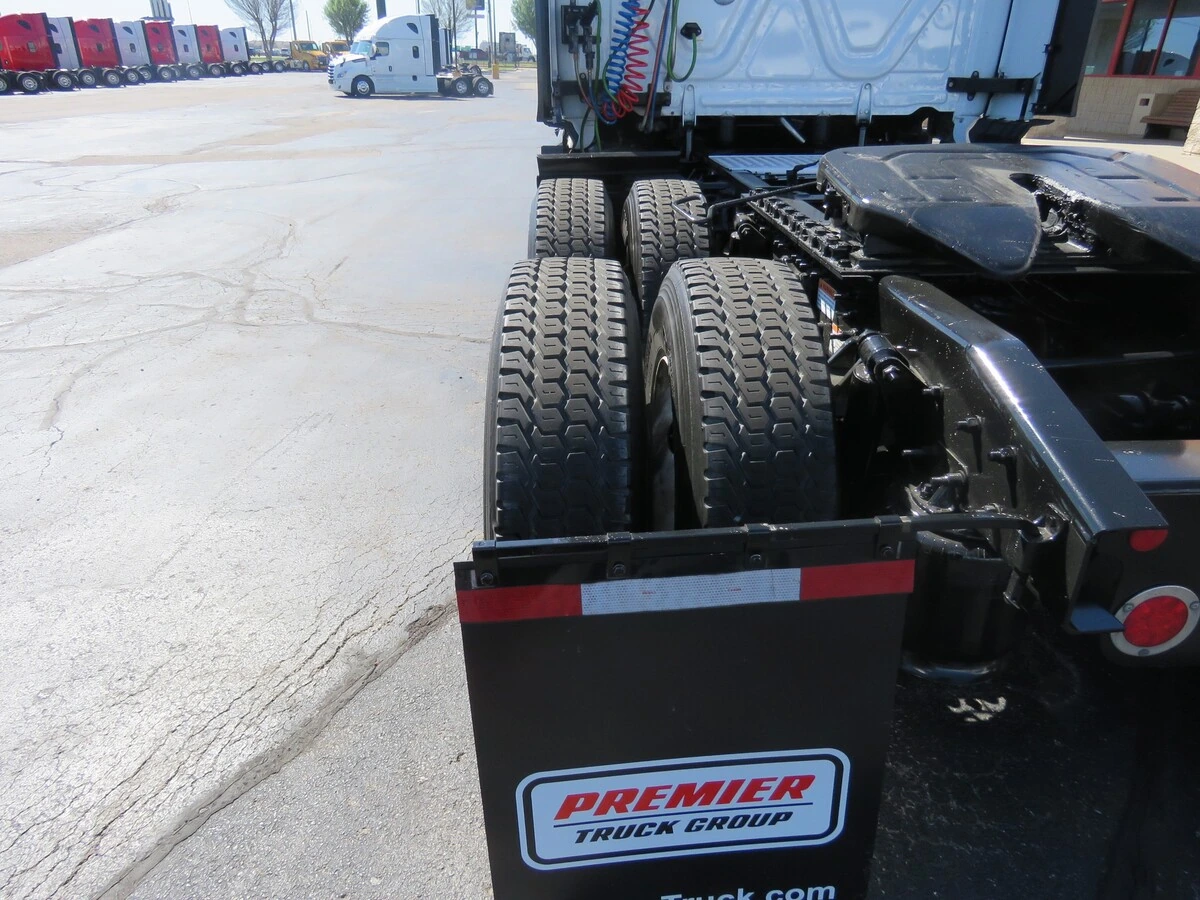 2024 Freightliner Cascadia - image 4