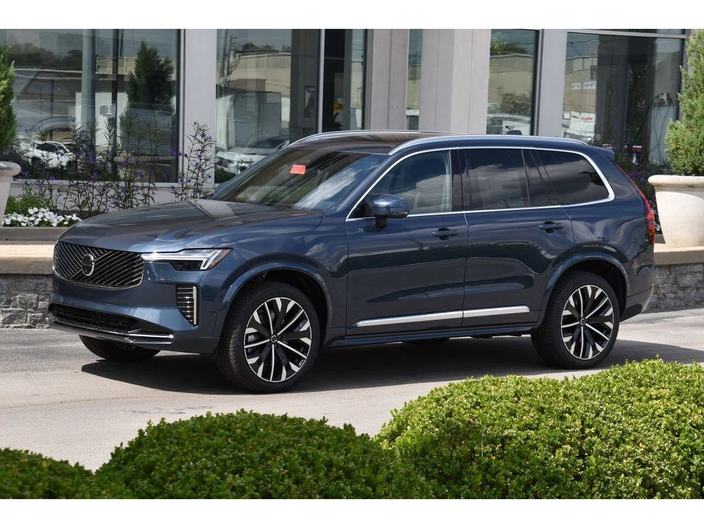 2026 Volvo - image 8